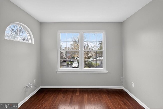 Foto del edificio - 8022 Beacon Hill Dr