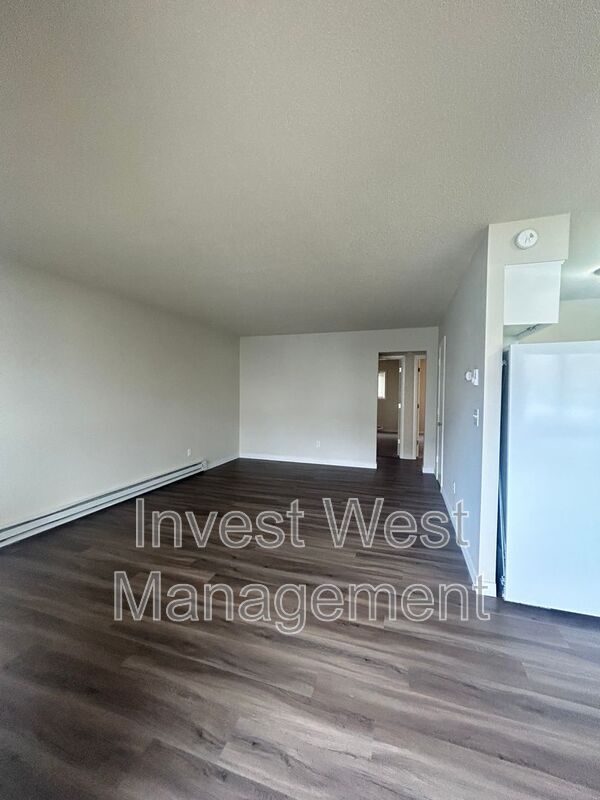 Foto del edificio - 1806 E FOURTH PLAIN Blvd