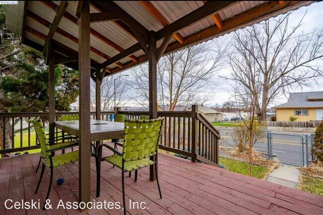 Building Photo - 4 br, 3 bath House - 915 S 10th Ave