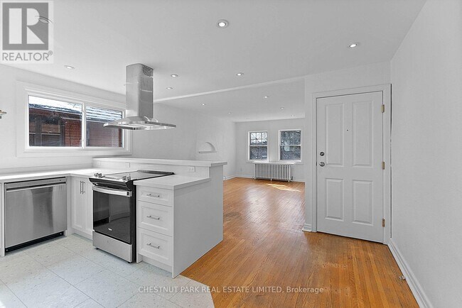 Building Photo - 26 Strathgowan Ave