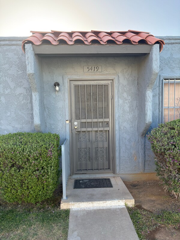Foto del edificio - 5419 W Sheena Dr