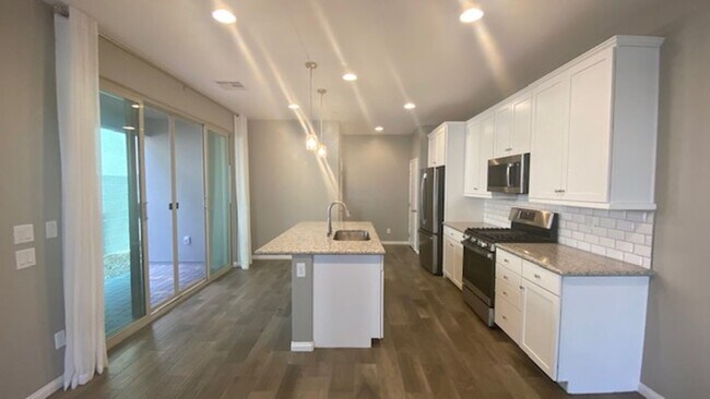 Building Photo - Summerlin 3 bedroom townhome built 2021