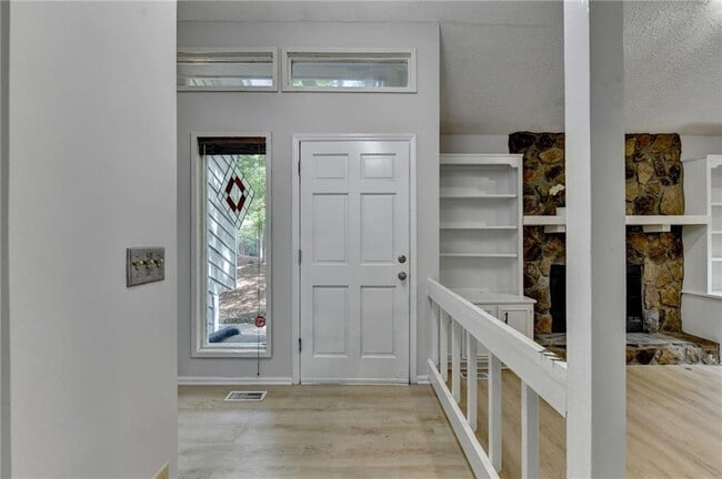 Building Photo - 5100 Forest Mist Dr