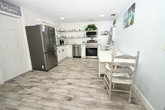 Foto del edificio - 206 Cape Coral Pkwy W