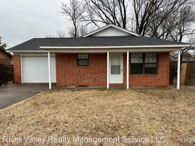 Foto del edificio - 3 br, 1 bath House - 1313 E L St