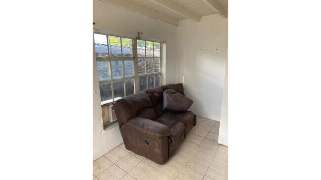 Foto del edificio - 244 SW 21st St