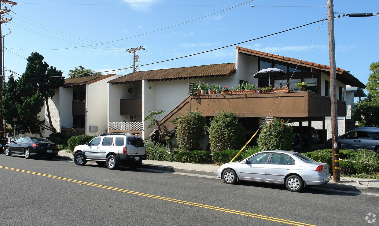 Building Photo - 111 N Calle Seville