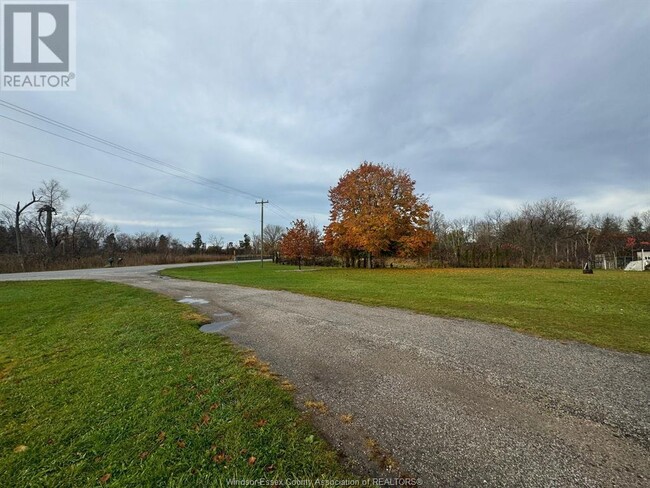 Photo du bâtiment - 1935 Fox Run Rd