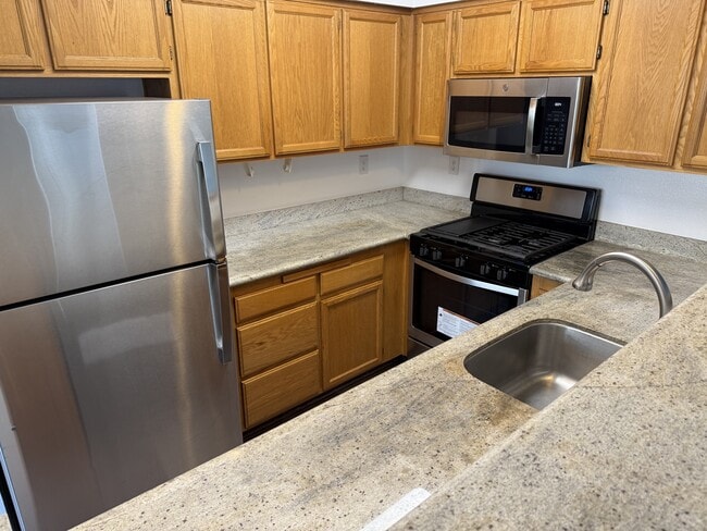 Building Photo - 558 Torrey Pine Ln