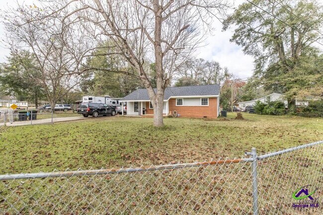 Building Photo - 100 Ravenwood Way