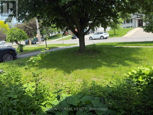 Building Photo - 99 Wyndcliff Crescent