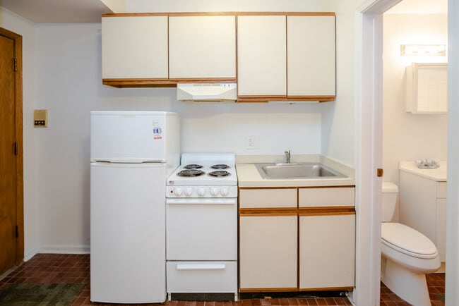 Building Photo - Virtual Showings Available  Charming Studi...