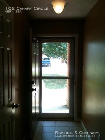 Building Photo - 102 Canary Cir