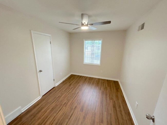 Building Photo - 3724 Hillridge St