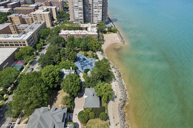 Foto del edificio - 6171 N Sheridan Rd