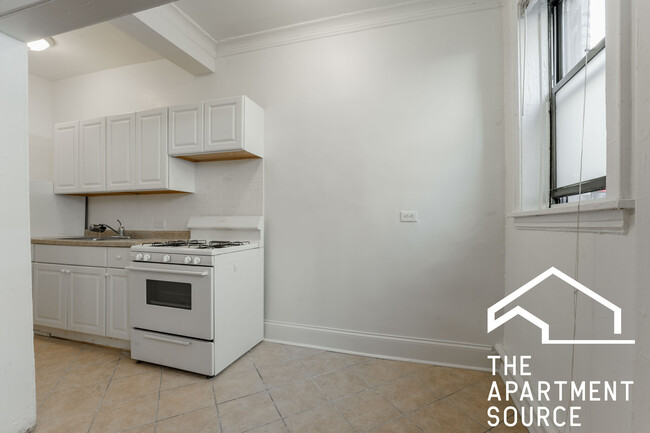 Foto del edificio - 3812 N Pine Grove Ave