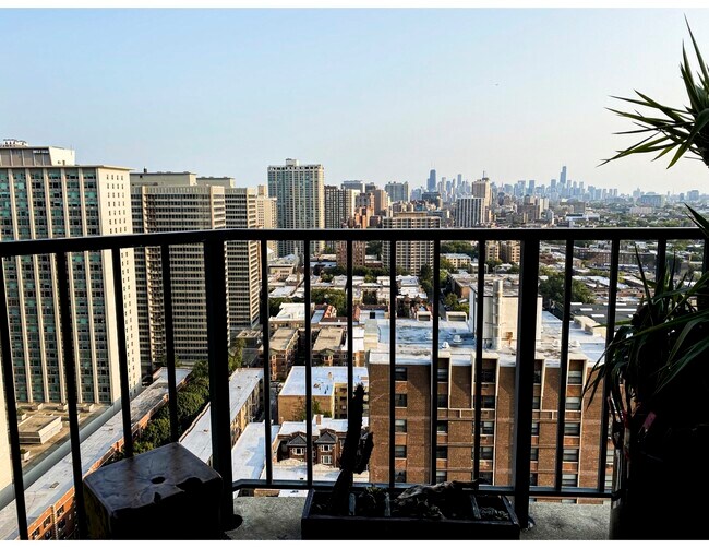 Foto del edificio - 3660 N Lake Shore Dr