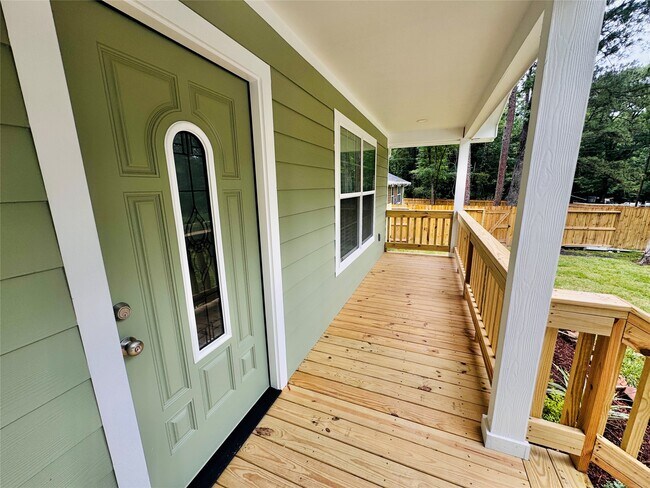 Building Photo - 20 Pine Trail