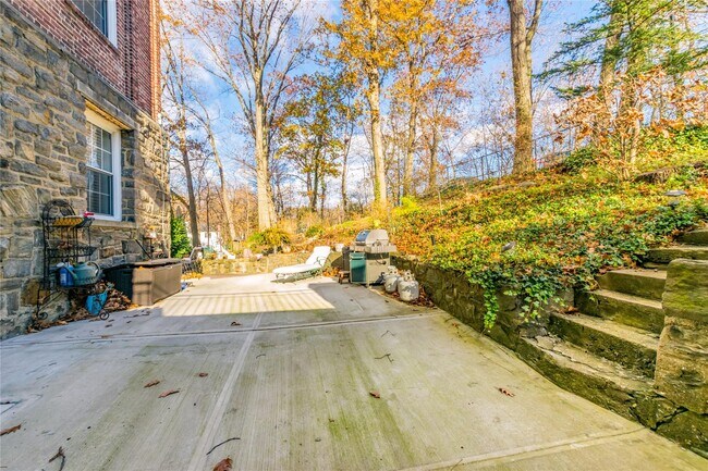 Foto del edificio - 3902 Manhattan College Pkwy, #1B