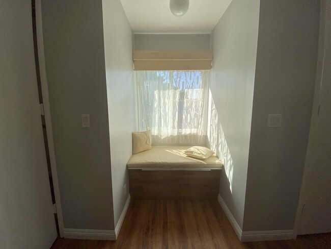 Foto del edificio - 5208 Wilkinson Ave