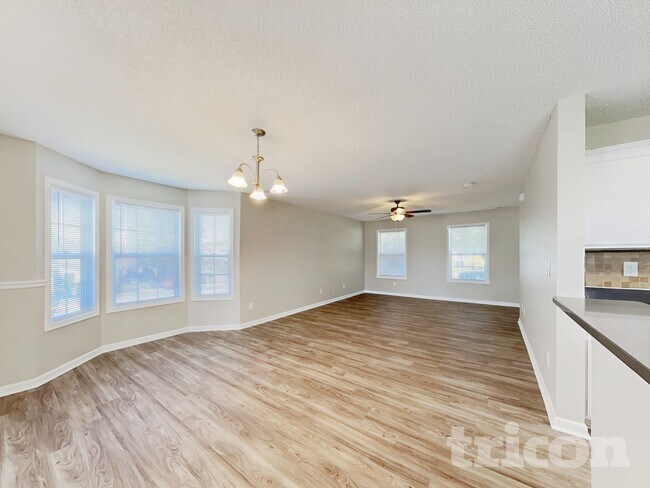 Building Photo - 2102 Taras Trace Dr