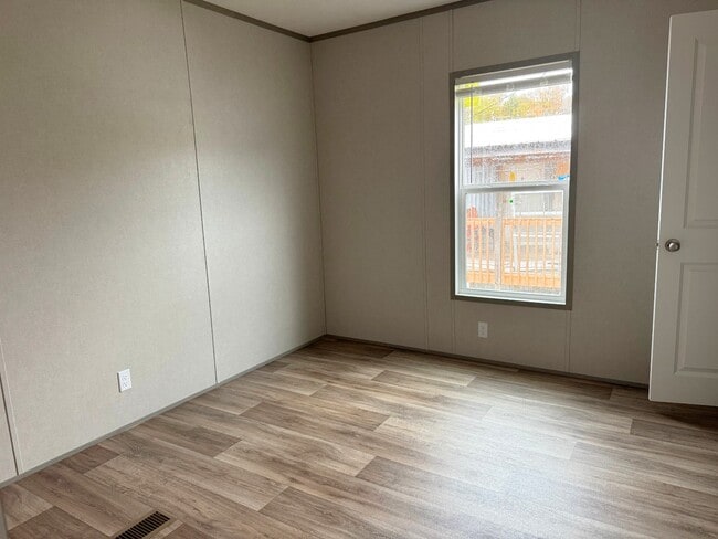 Foto del edificio - 563 Travis Wy