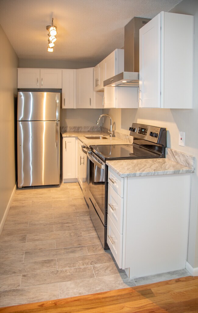 Building Photo - 30 Murdock St