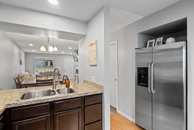 Building Photo - Charming 2BR Townhome in Denver