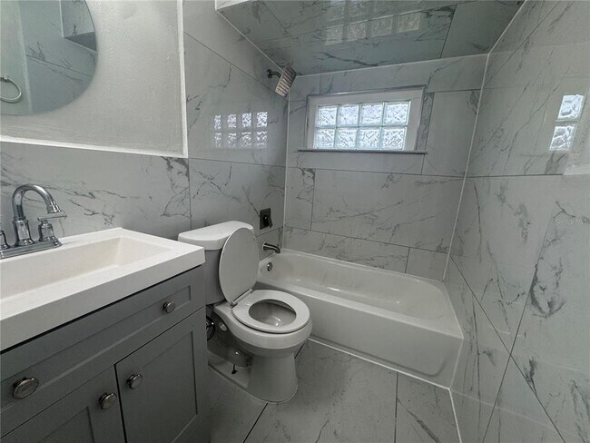 Foto del edificio - 5965 63rd Ave N