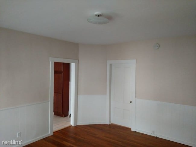 Building Photo - 3 br, 1 bath Apartment - 24 Prescott St