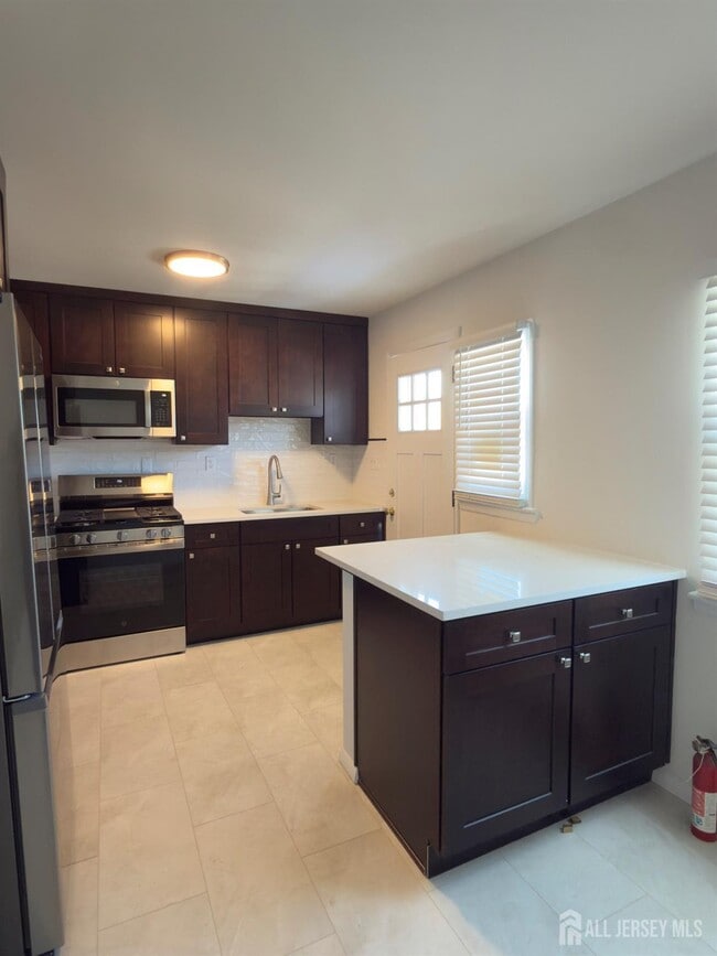 Foto del edificio - 298 Central Ave