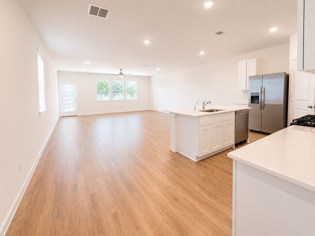 Building Photo - 28110 Meadowlark Sky Dr