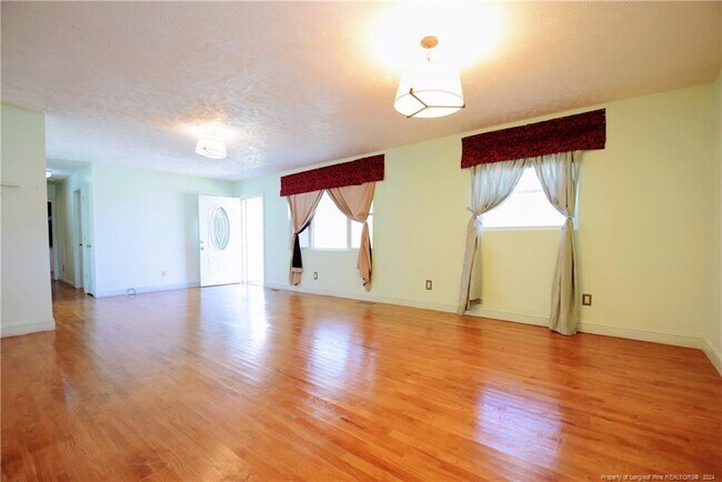 Foto del edificio - 1328 E Manchester Rd
