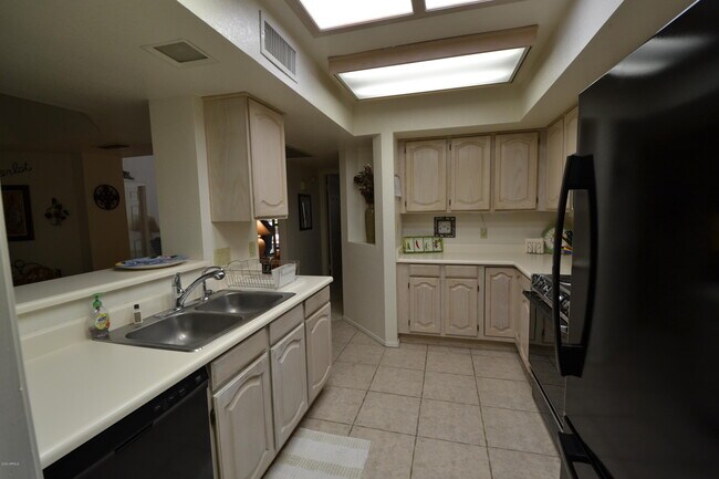Building Photo - 9122 W Taro Ln
