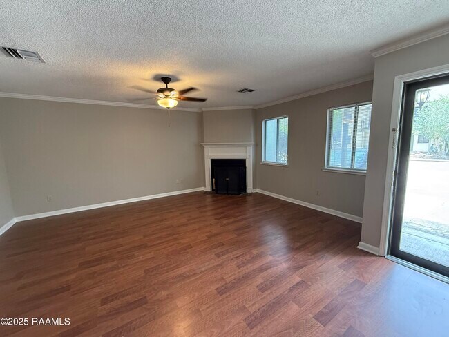 Foto del edificio - 3500 E Simcoe St