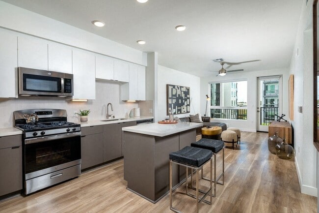 Building Photo - Park on First