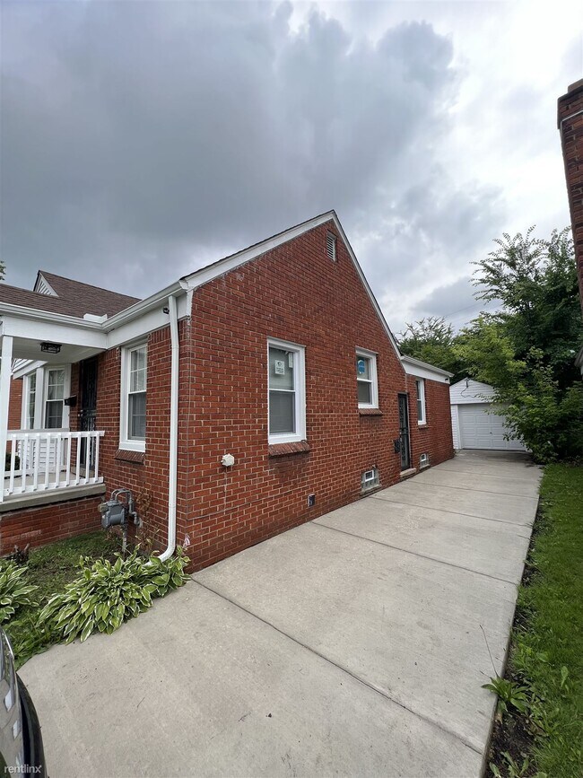 Foto del edificio - 3 br, 1 bath House - 17630 Huntington Road