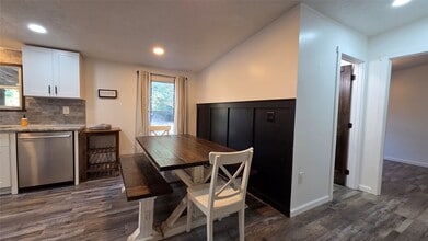 Building Photo - 21150 Arnsworth