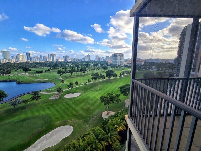 Foto del edificio - 20379 W Country Club Dr