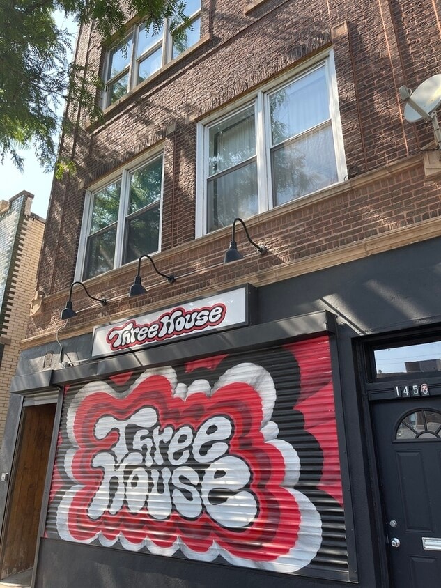 Primary Photo - 1450 W Chicago Ave