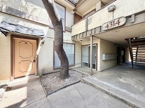 Building Photo - 4314 Travis St