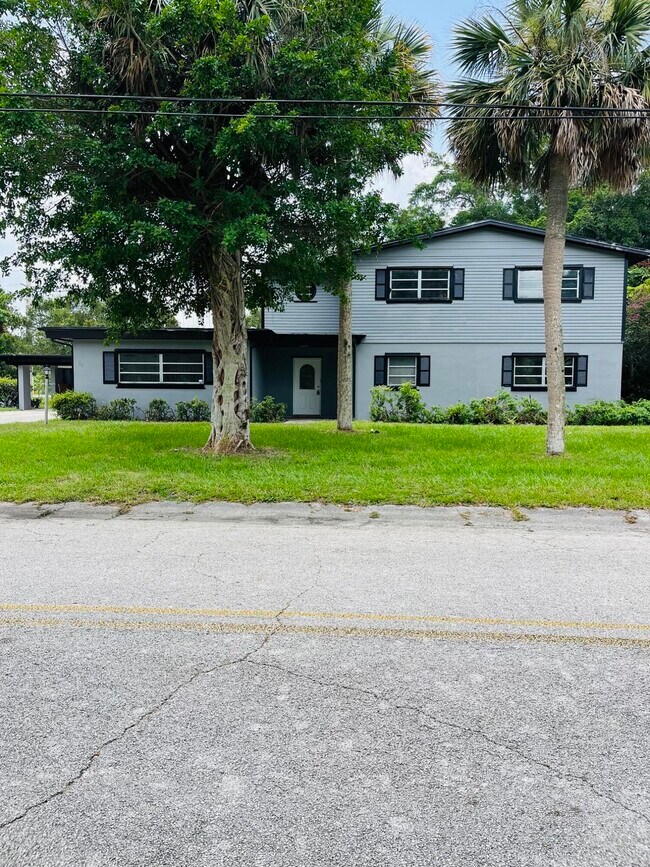 Building Photo - 4054 Greenwood Dr