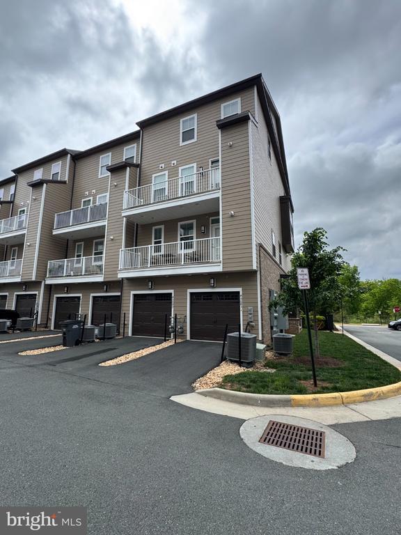 Building Photo - 45083 Cappamore Terrace