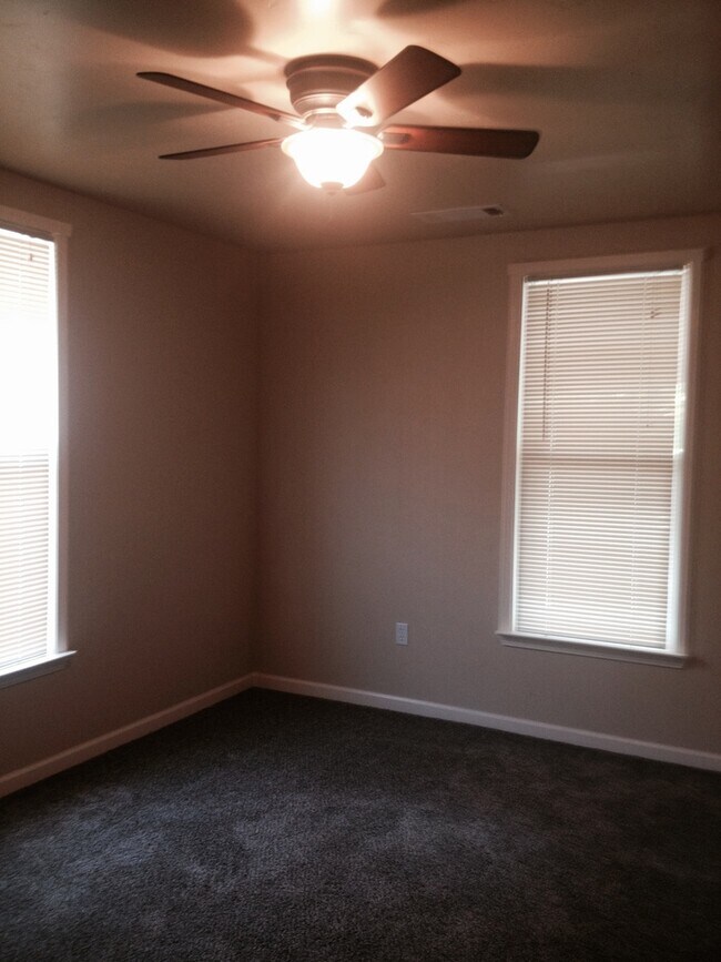 Building Photo - Nicely updated 3 bed 2 bath home in Red Bluff