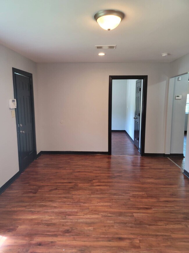 Foto del edificio - 2404 S Beech St