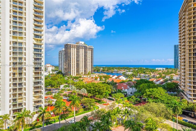 Foto del edificio - 19400 Turnberry Way