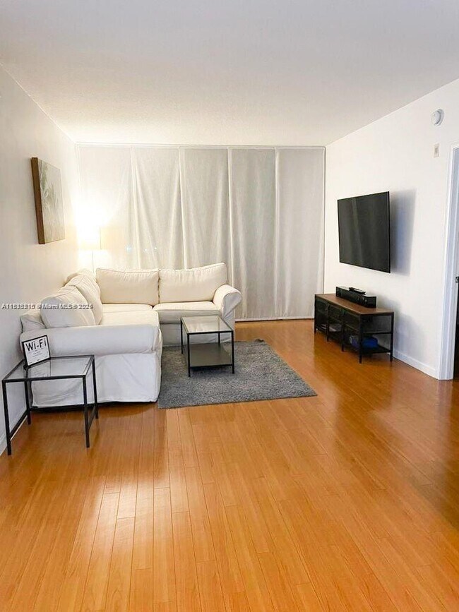 Foto del edificio - 2775 NE 187th St