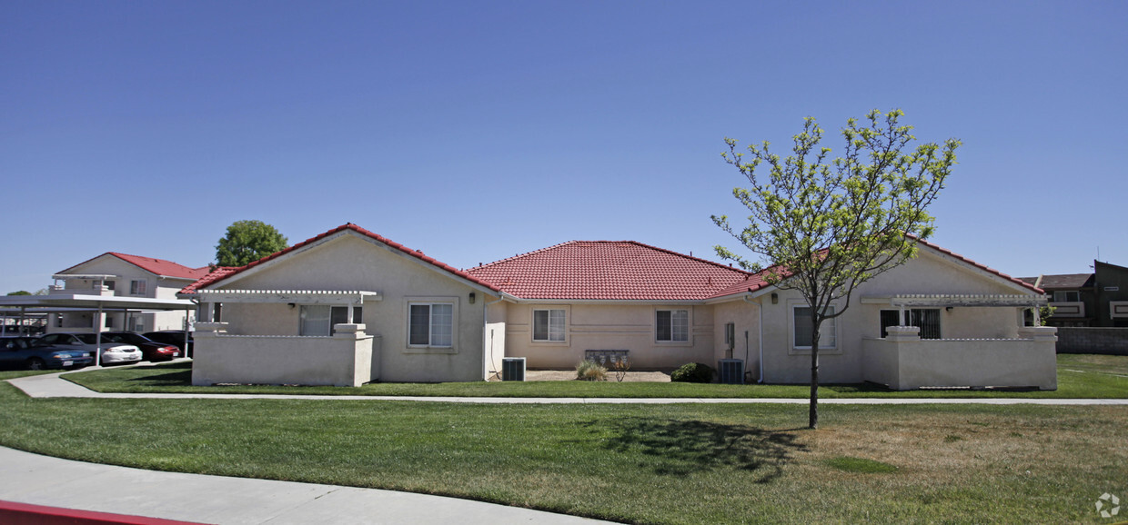 Primary Photo - Avenida Crossing Apartments