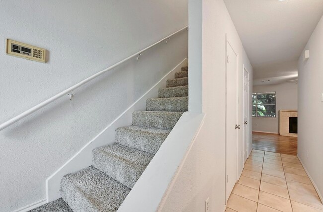 Building Photo - 1815 River Crossing Cir