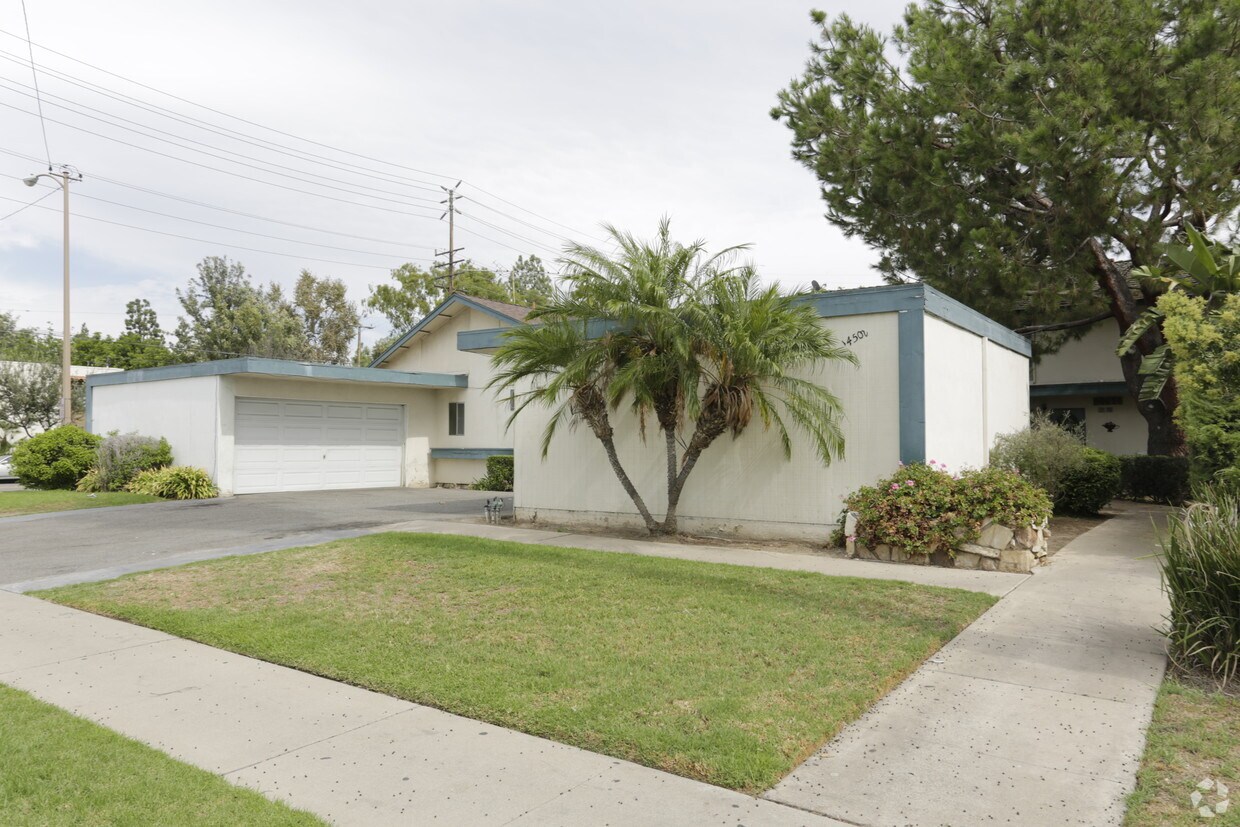 Primary Photo - Regency Park Apartments